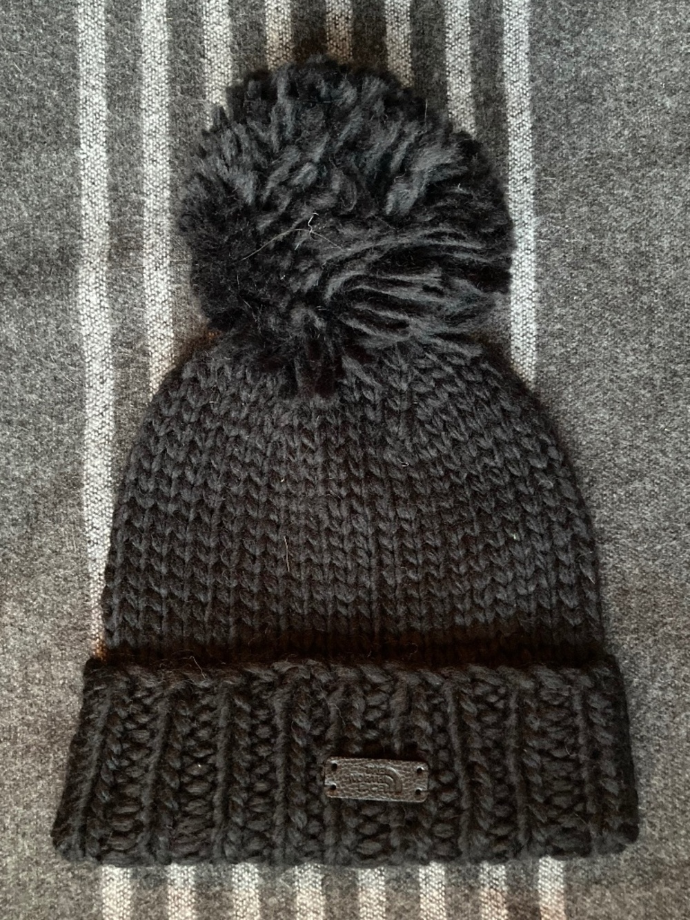 The North Face Coziest Beanie Pom Pom Hat Black - Hand Knit O/S - New with tags